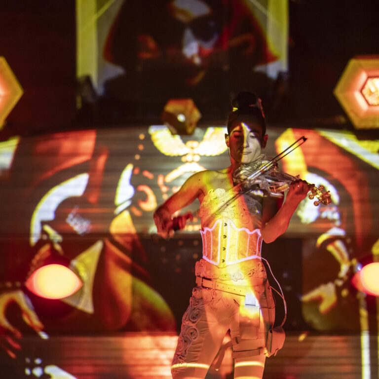 parade freaks dinaico festival